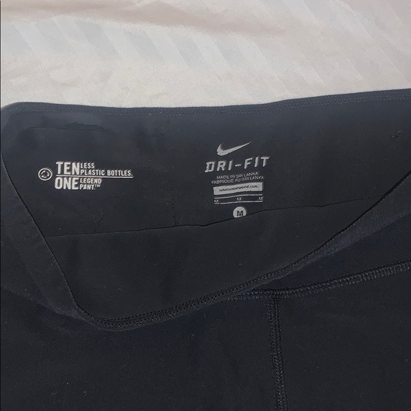 Nike Cropped Leggings - Picture 2 of 2